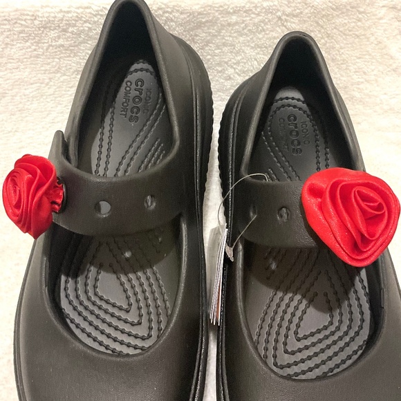 Black Red Rosette Maryjane Crocs Stomp Clog Rubber Slip On Casual Comfort size 8 - Picture 5 of 13